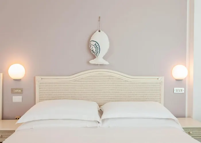 Roxy & Ξενοδοχείο 3*