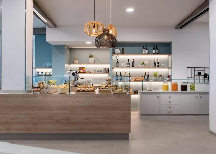 Roxy & Ξενοδοχείο 3*